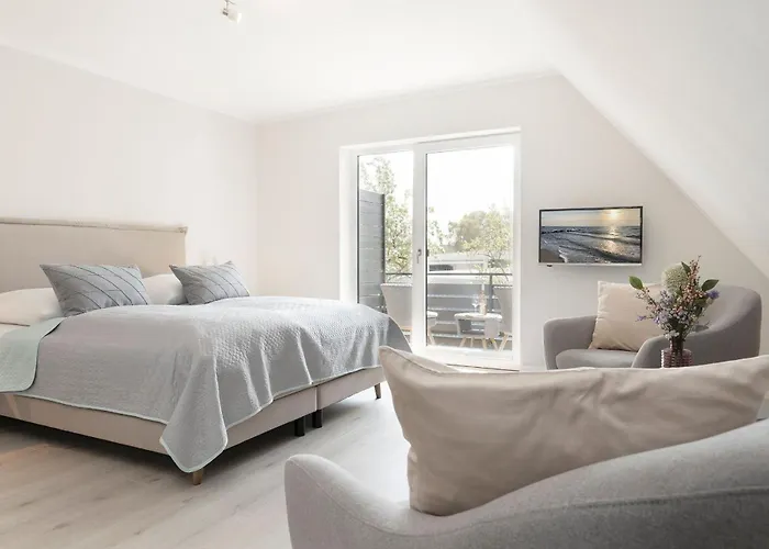 Neustaedter Strasse 79a Duenenvogel * Grömitz