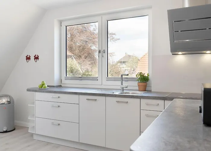 Neustaedter Strasse 79a Duenenvogel * Grömitz